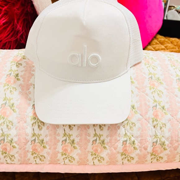 ALO White Cap